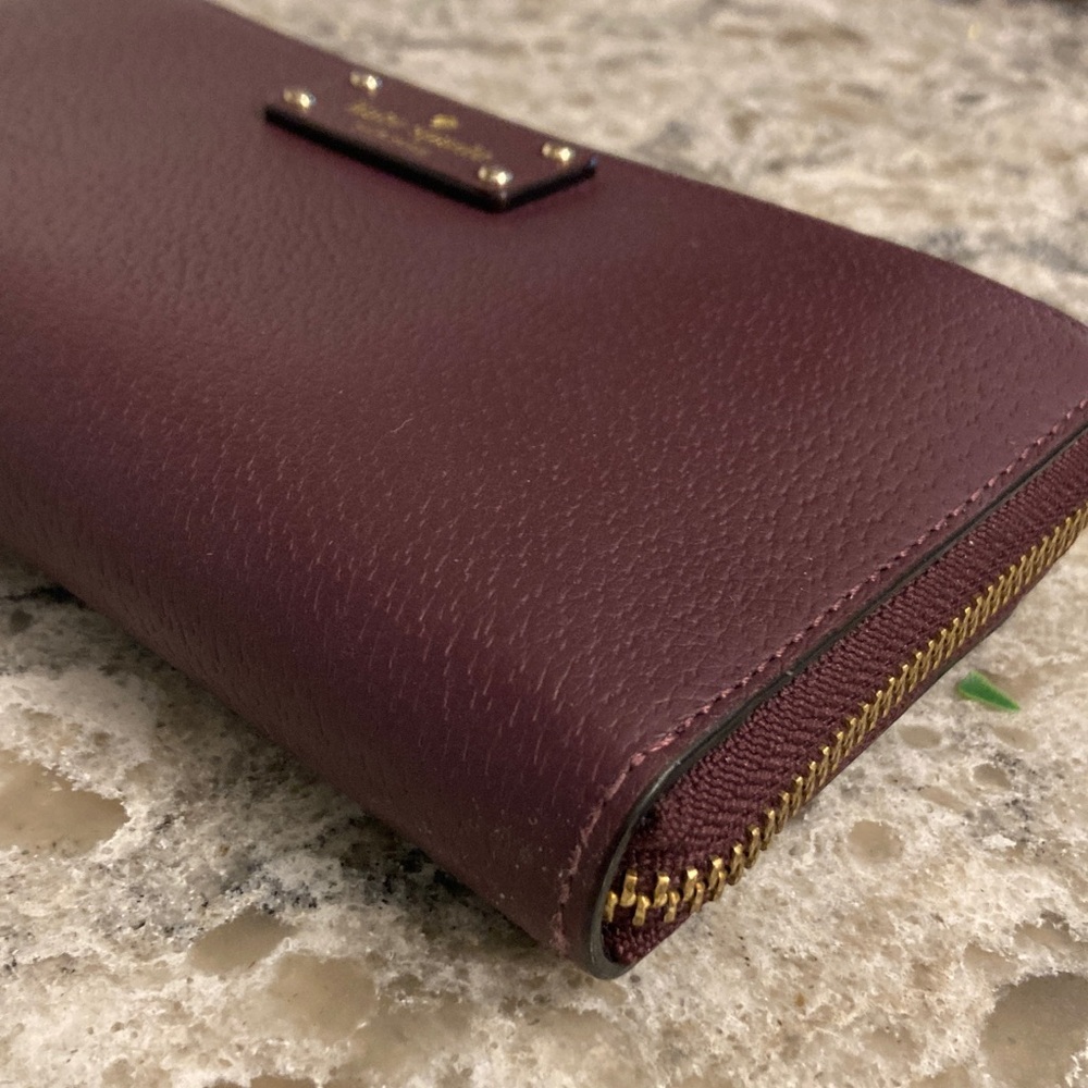 Kate Spade top zip maroon wallet
EXCELLENT CONDITION I have matching crossbody - Picture 4 of 7
